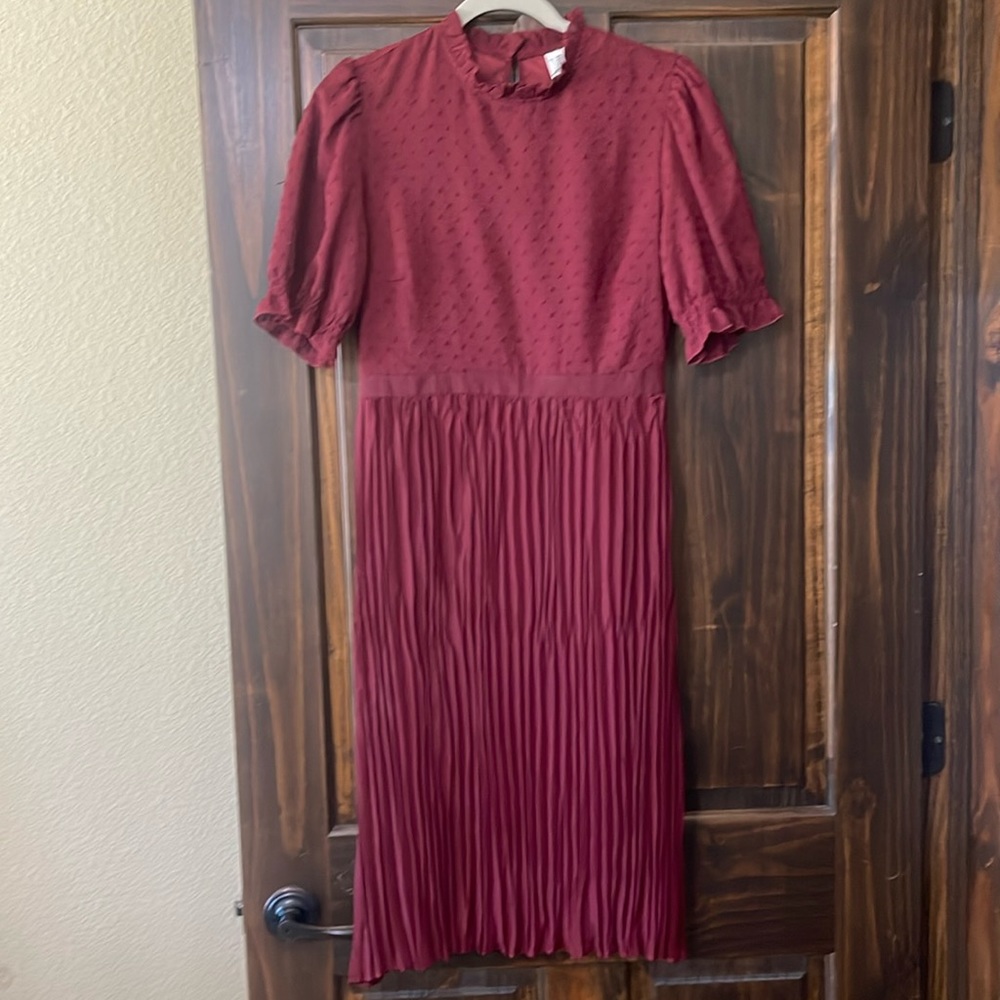 Women’s Maroon Pink Desert pleated short sleeve dress size M